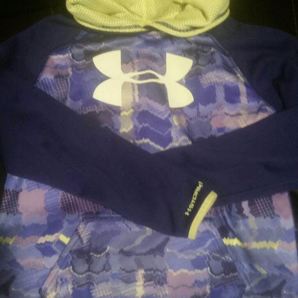 Under Amor Hoodie